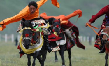Litang Horse Racing Festival Tour