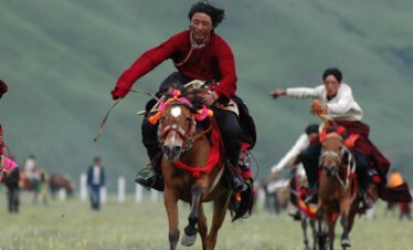 Yushu Horse Racing Festival Tour